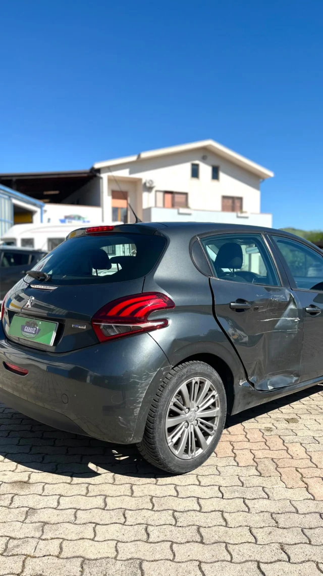 Sì, l’inizio del video fa male ma il finale… 🫠
Garage Carrozzeria 🇮🇹
•
•
•
•
•
#peugeot #peugeot208 #peugeotlovers #carcrash #cars #car #carrozzeria #mechanic #automobile #autoriparazioni #autorepair #carrepair #carrepairs #autobodytech #autobodypaint #autobodylife #autobodywork #autocollision