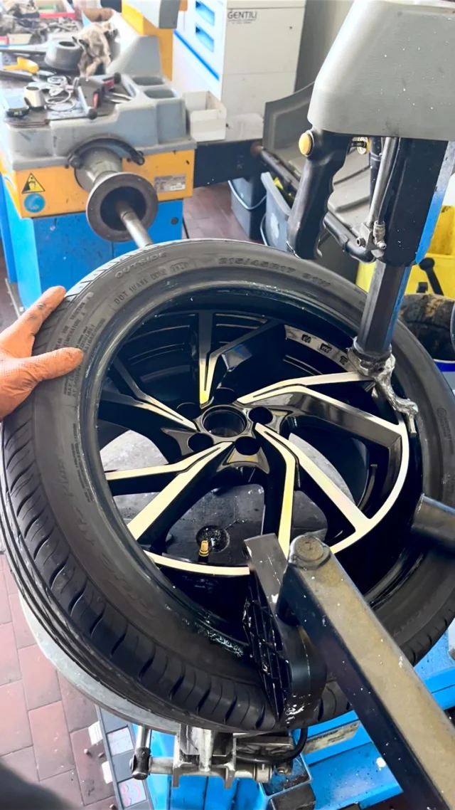 Che dite ne è valsa la pena passare da un cerchio da 15” a uno da 17”? 🤯
Garage Performance 🏁